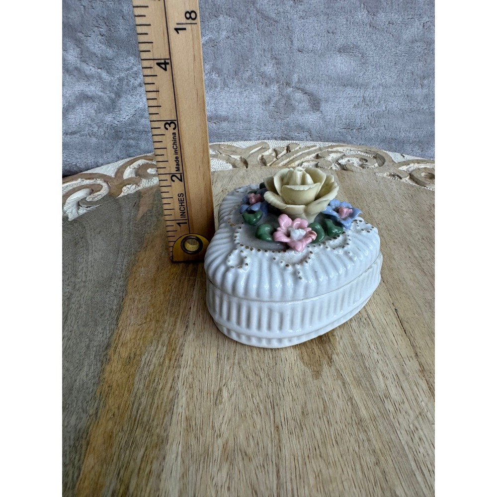 Badcock Heart Shaped Ceramic‎ Trinket Box Yellow Rose Floral Porcelain White